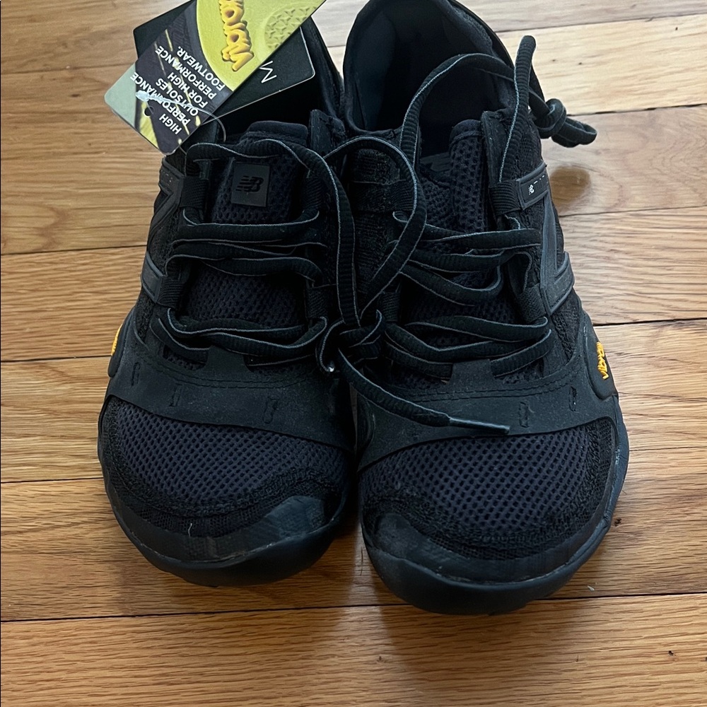 New Balance Minimus Black Athletic Shoes Women size 7.5 NWT